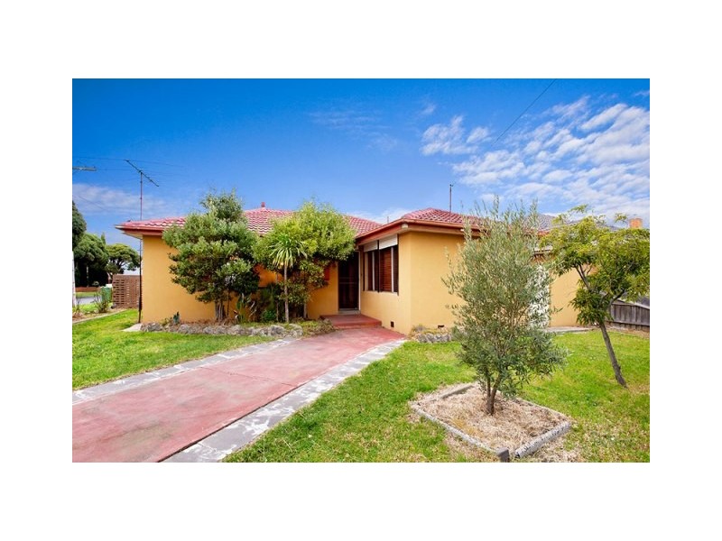 2 Churchill Avenue, Reservoir VIC 3073