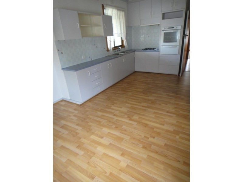 33 Crookston Road, Reservoir VIC 3073