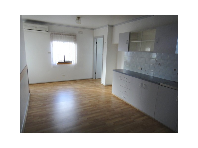 33 Crookston Road, Reservoir VIC 3073