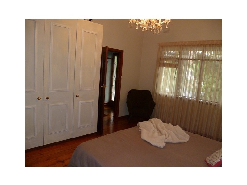 8 Crawley Street, Reservoir VIC 3073