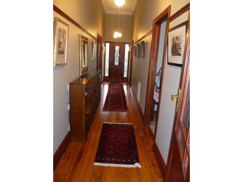 8 Crawley Street, Reservoir VIC 3073