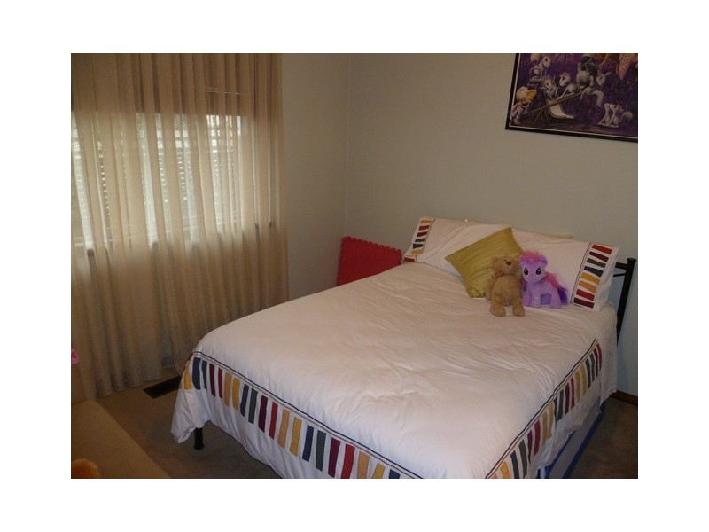 8 Crawley Street, Reservoir VIC 3073