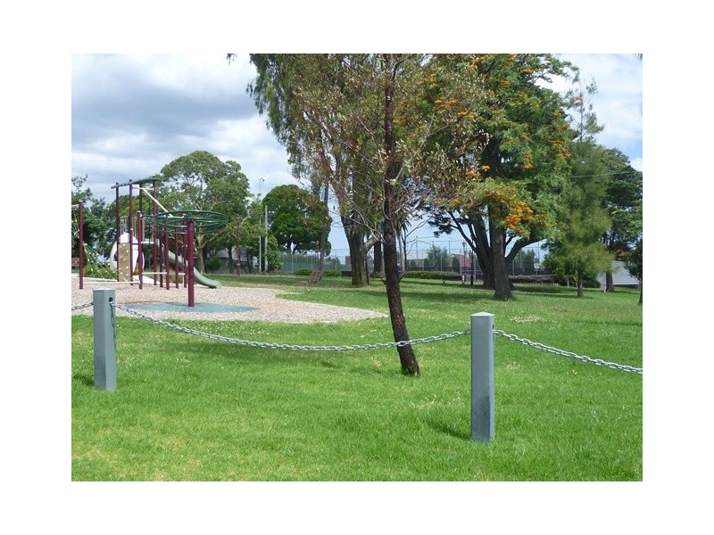 8 Crawley Street, Reservoir VIC 3073