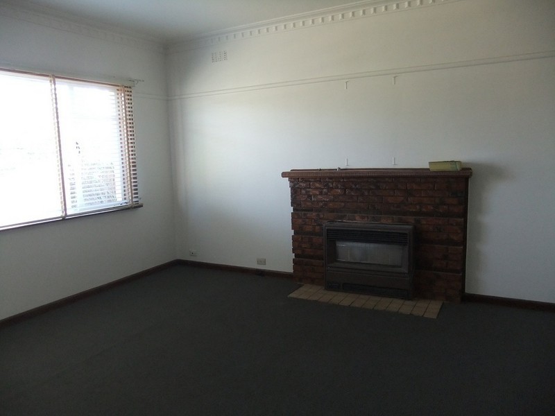 37 Pickett St, Reservoir VIC 3073