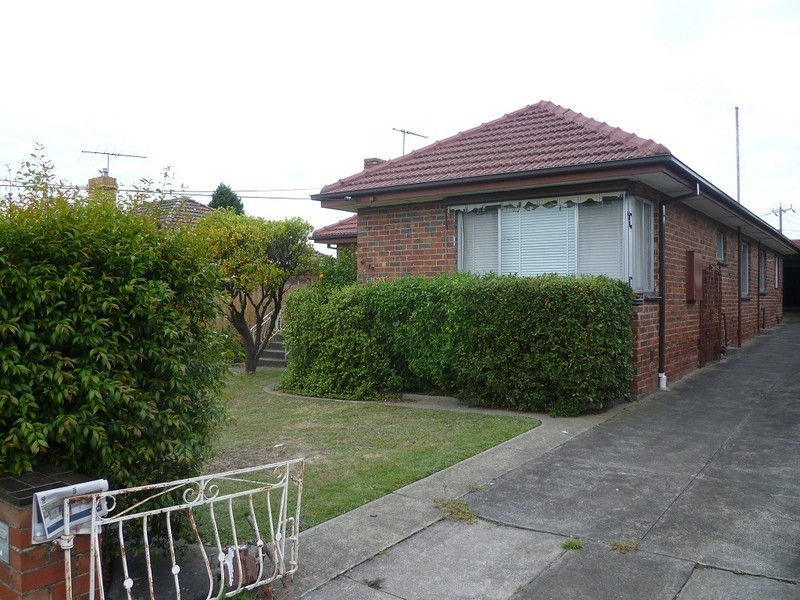 8 Lawson Street, Reservoir VIC 3073