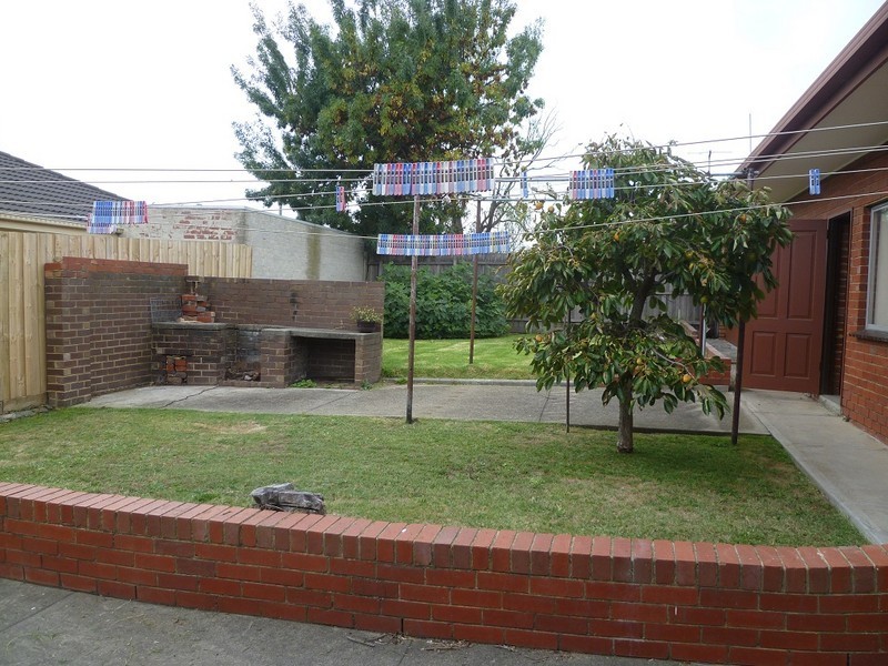 8 Lawson Street, Reservoir VIC 3073