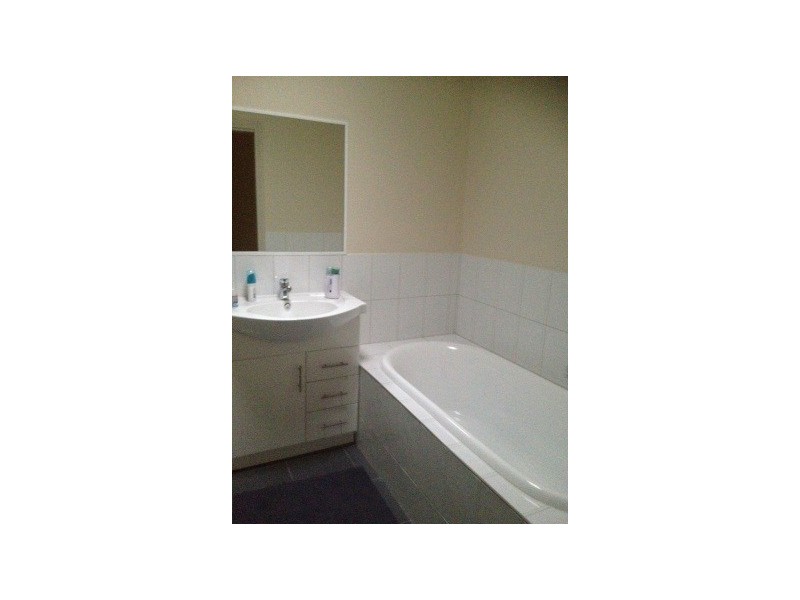 2/46 Liston Avenue, Reservoir VIC 3073