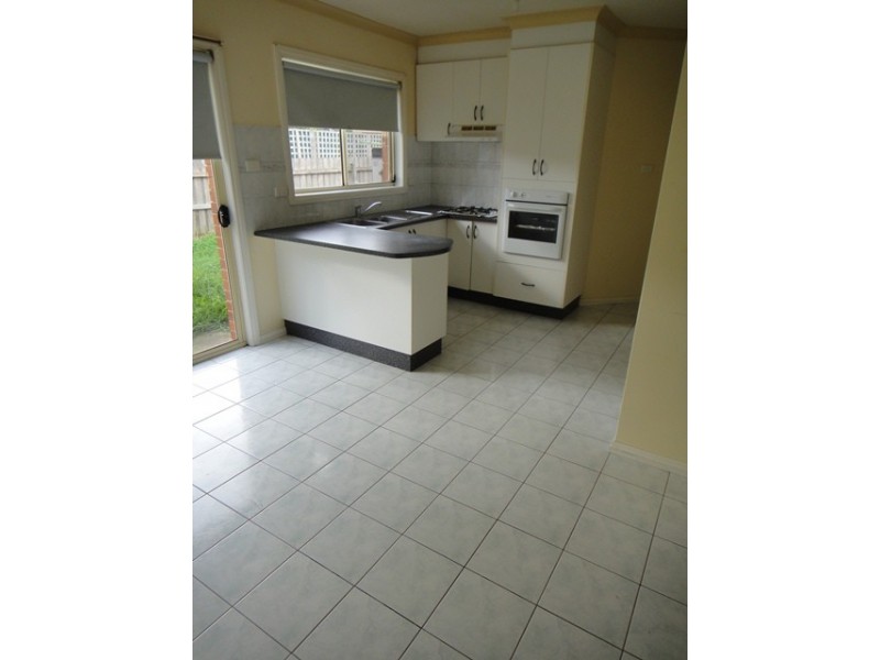 2/60 Helen Street, St Albans VIC 3021