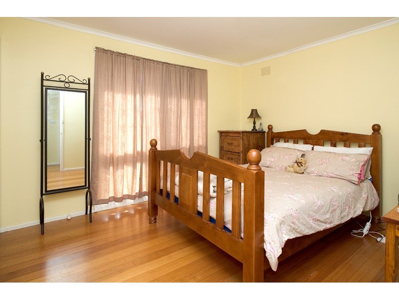 8 Moira Avenue, Reservoir VIC 3073