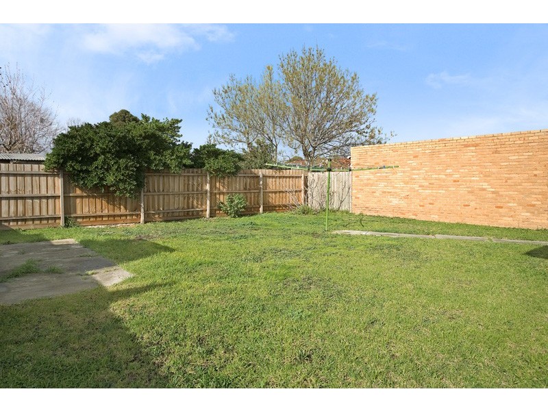 8 Moira Avenue, Reservoir VIC 3073