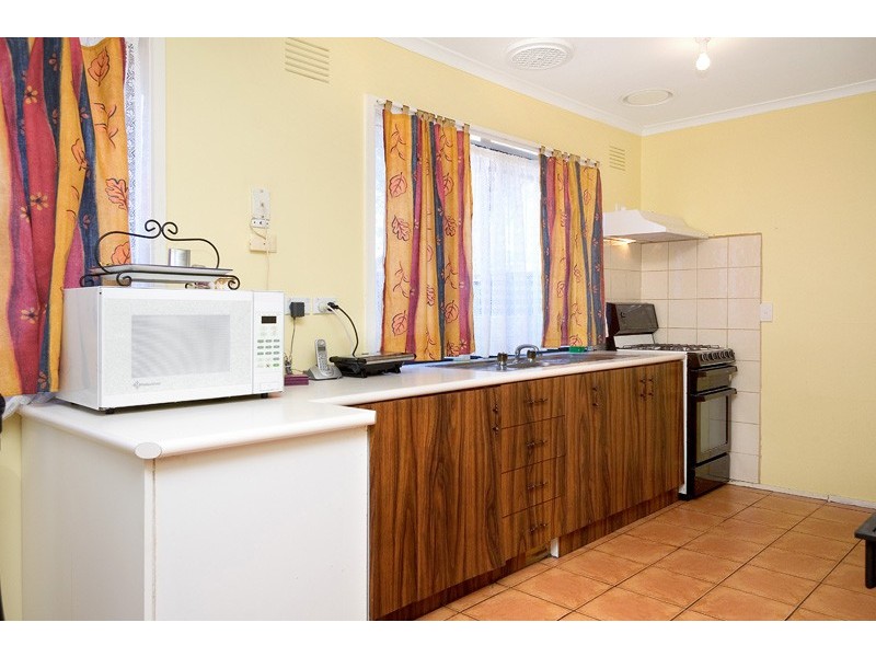 8 Moira Avenue, Reservoir VIC 3073
