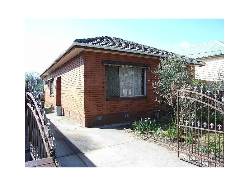 8 Stewart Street, Reservoir VIC 3073