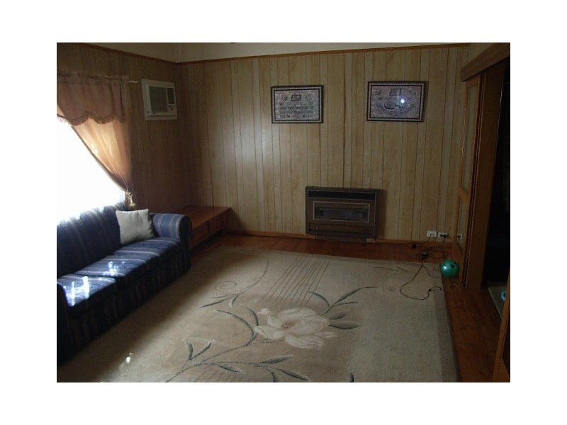 8 Stewart Street, Reservoir VIC 3073