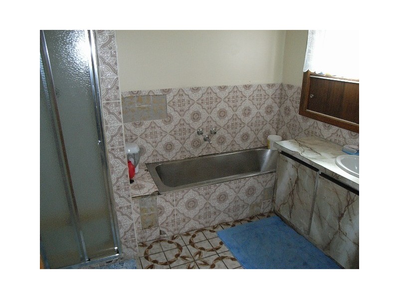 8 Stewart Street, Reservoir VIC 3073