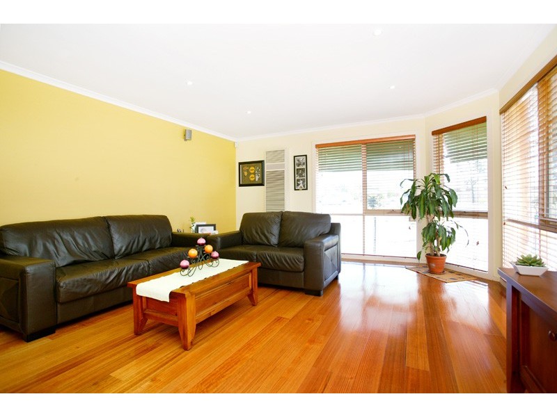 14 Aquila Grove, Roxburgh Park VIC 3064