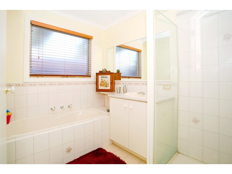 14 Aquila Grove, Roxburgh Park VIC 3064