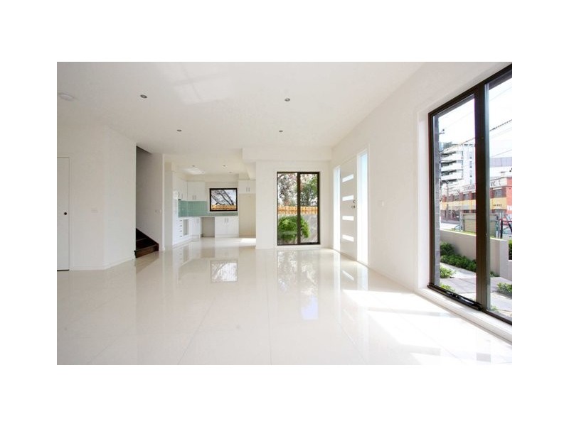 2/108 Plenty Road, Preston VIC 3072