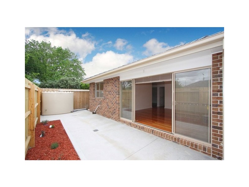 2/72 Lloyd Avenue, Reservoir VIC 3073