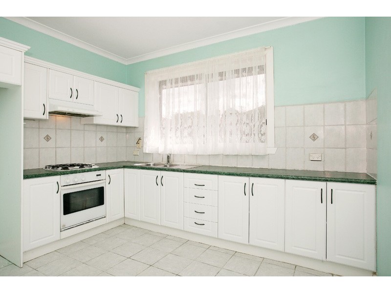 10 Moore Crescent, Reservoir VIC 3073