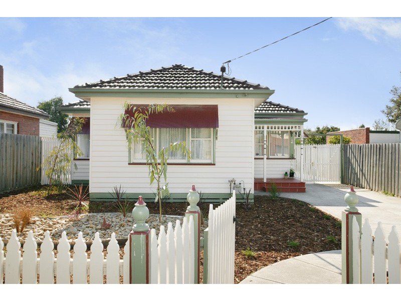 2 Locksley Avenue, Reservoir VIC 3073