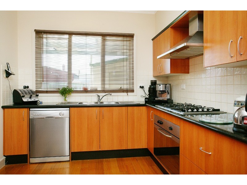 2 Locksley Avenue, Reservoir VIC 3073