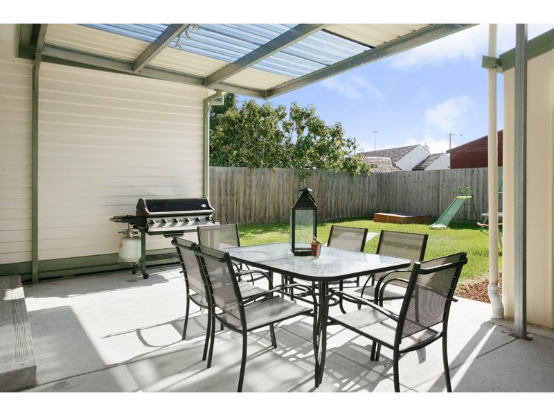 2 Locksley Avenue, Reservoir VIC 3073