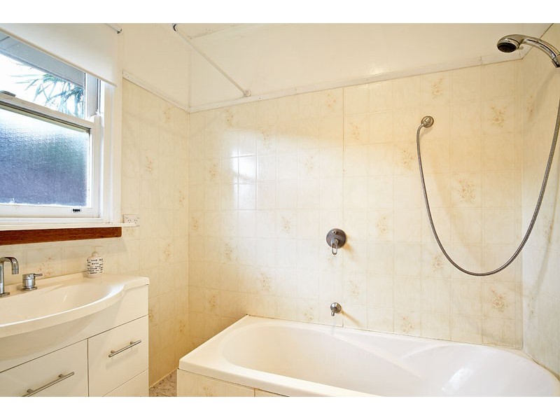 25 Laha Crescent, Preston VIC 3072