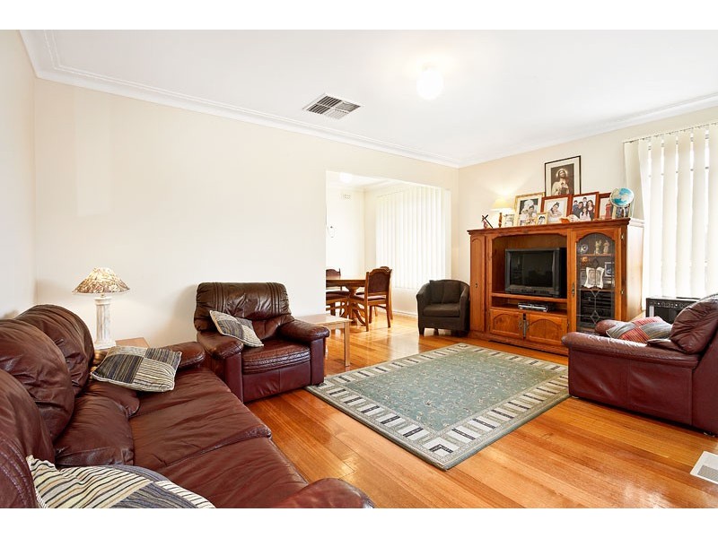 21 Ameily Crescent, Reservoir VIC 3073
