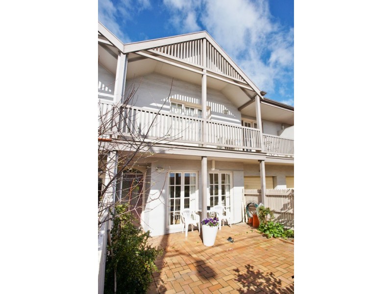 2/120 Dundas Street, Thornbury VIC 3071