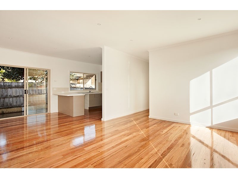 2/58 Purinuan Road, Reservoir VIC 3073