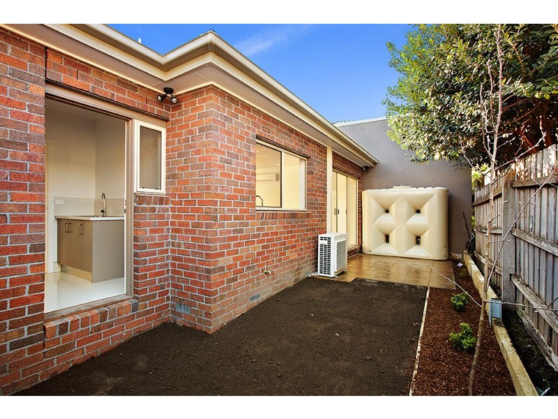 2/58 Purinuan Road, Reservoir VIC 3073