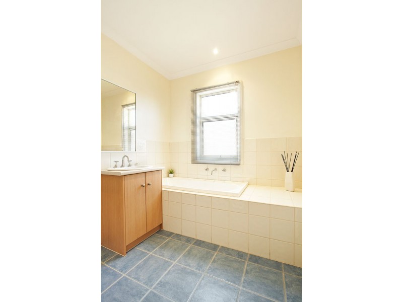 1 Grassland Avenue, Coburg VIC 3058