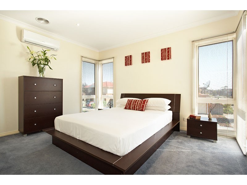 1 Grassland Avenue, Coburg VIC 3058