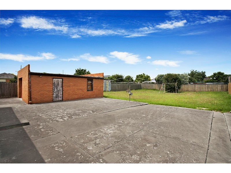 21 Merrilands Road, Reservoir VIC 3073