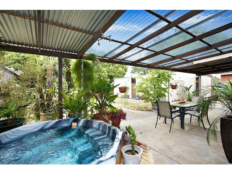 4 Palm Avenue, Reservoir VIC 3073