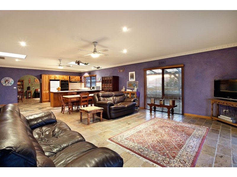 24 Barwon Avenue, Reservoir VIC 3073