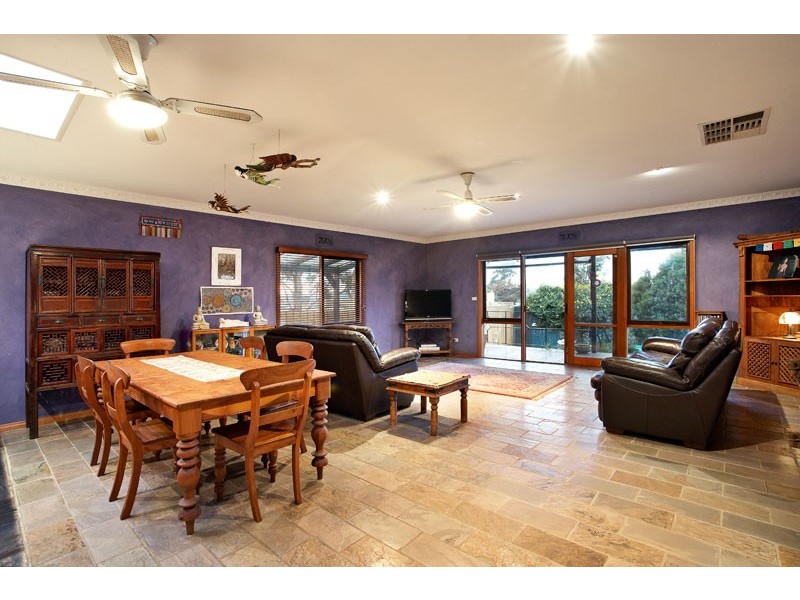 24 Barwon Avenue, Reservoir VIC 3073