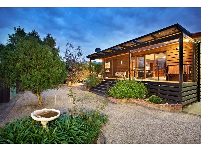 24 Barwon Avenue, Reservoir VIC 3073