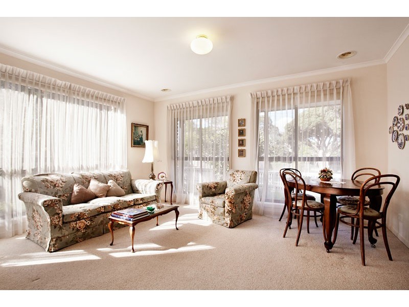 2/1 Orient Grove, Preston West VIC 3072