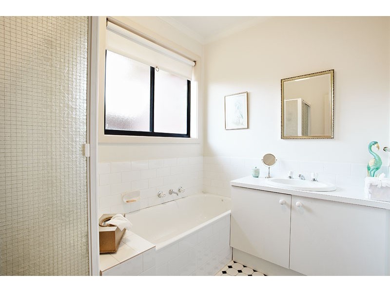 2/1 Orient Grove, Preston West VIC 3072