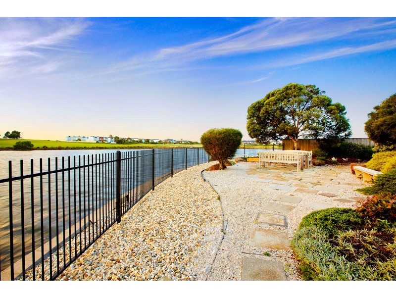 29 Panorama Way, Sanctuary Lakes VIC 3030