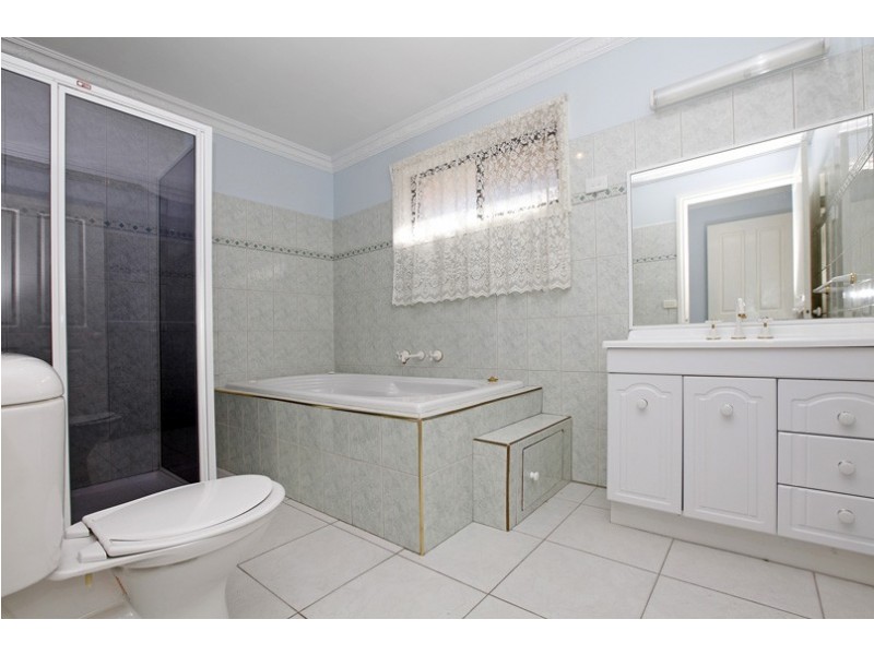 12B Gregory Grove, Preston VIC 3072