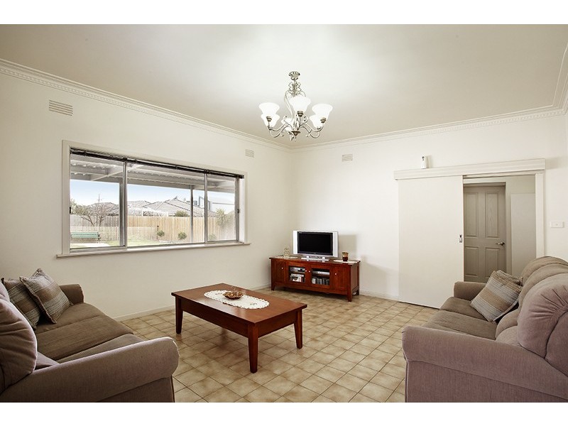 21 Broadhurst Avenue, Reservoir VIC 3073