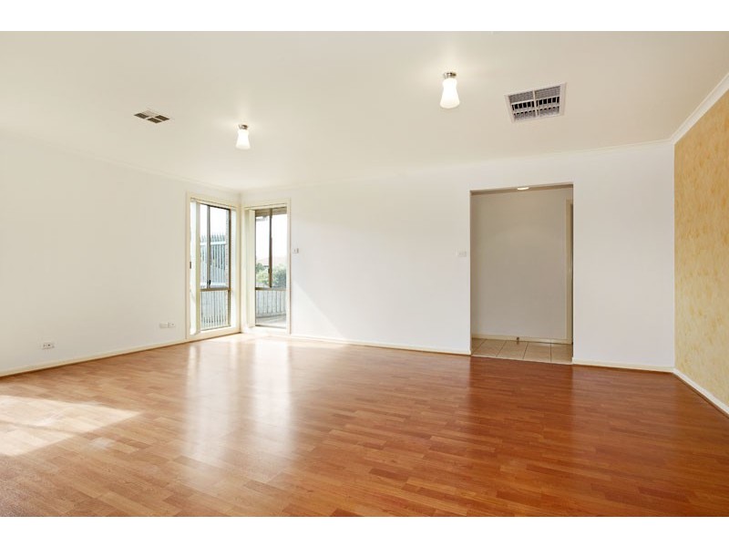 1  Hutzul Court, Delahey VIC 3037