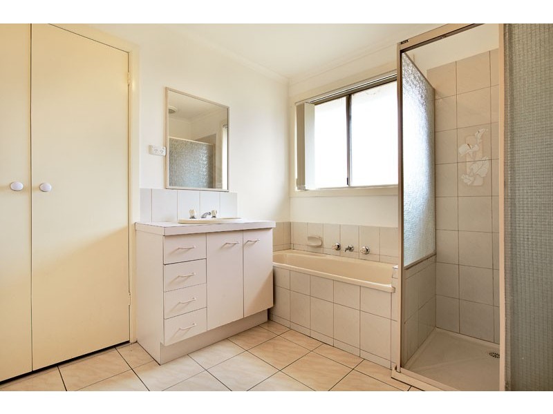 1  Hutzul Court, Delahey VIC 3037