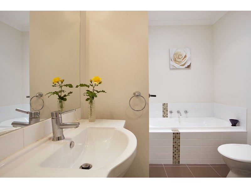 2/80 Rathcown Road, Reservoir VIC 3073