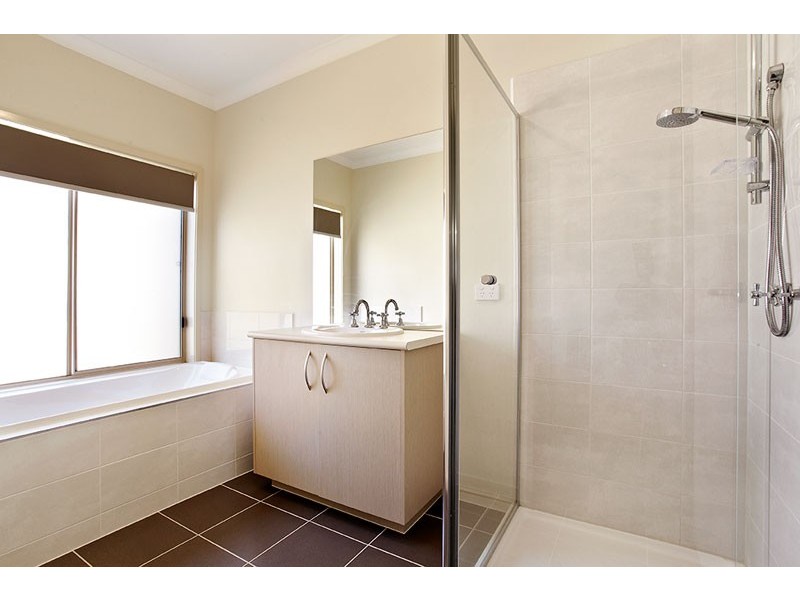 14 Larnook Place, South Morang VIC 3752