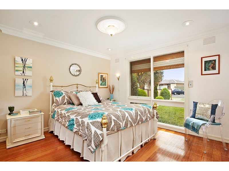 11 Meagan Close, Thomastown VIC 3074