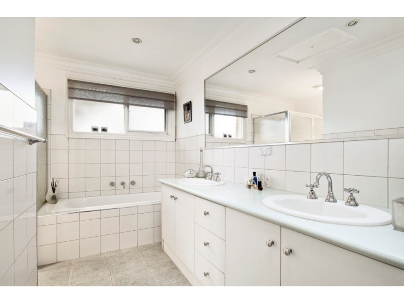11 Meagan Close, Thomastown VIC 3074