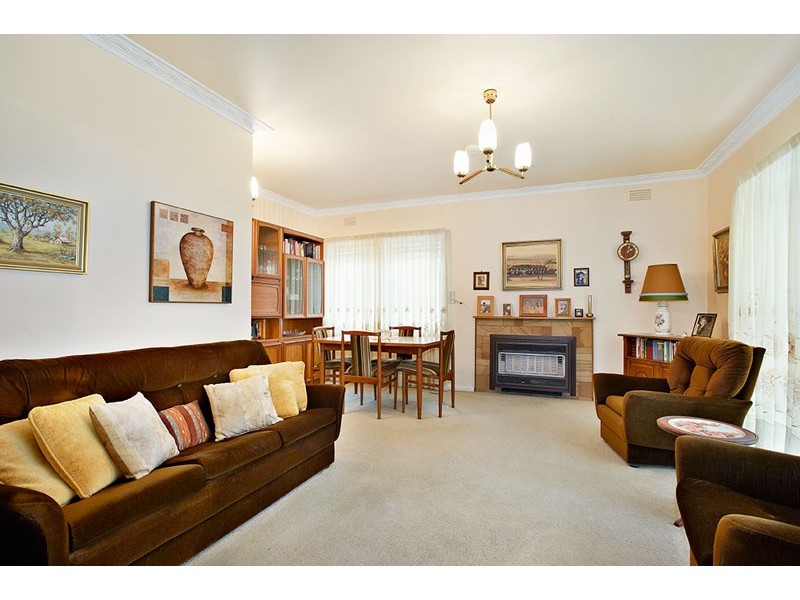 35 Rosenthal Crescent, Reservoir VIC 3073